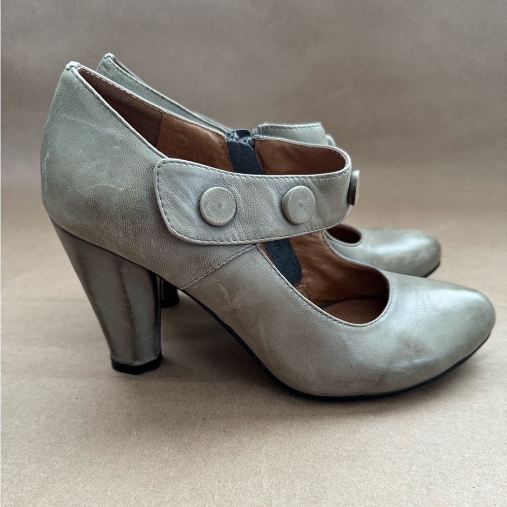 Miz Mooz Green Leather 3” Pump With Button Detail Strap. Size 6.5 - Picture 2 of 8